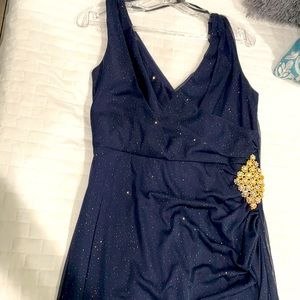 Beautiful Black/Gold maxi dress with stone broche